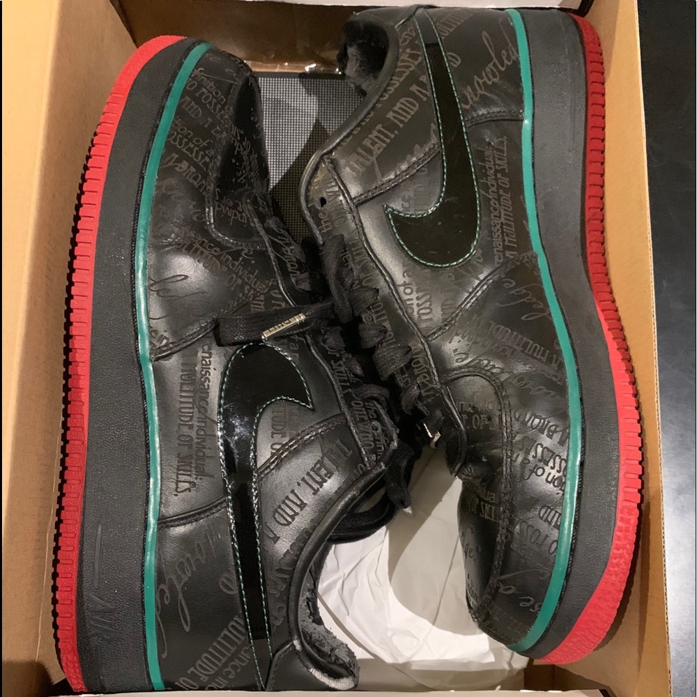 COLLECTORS ITEM. NIKES AIR FORCE ONE. MEN SIZE 10